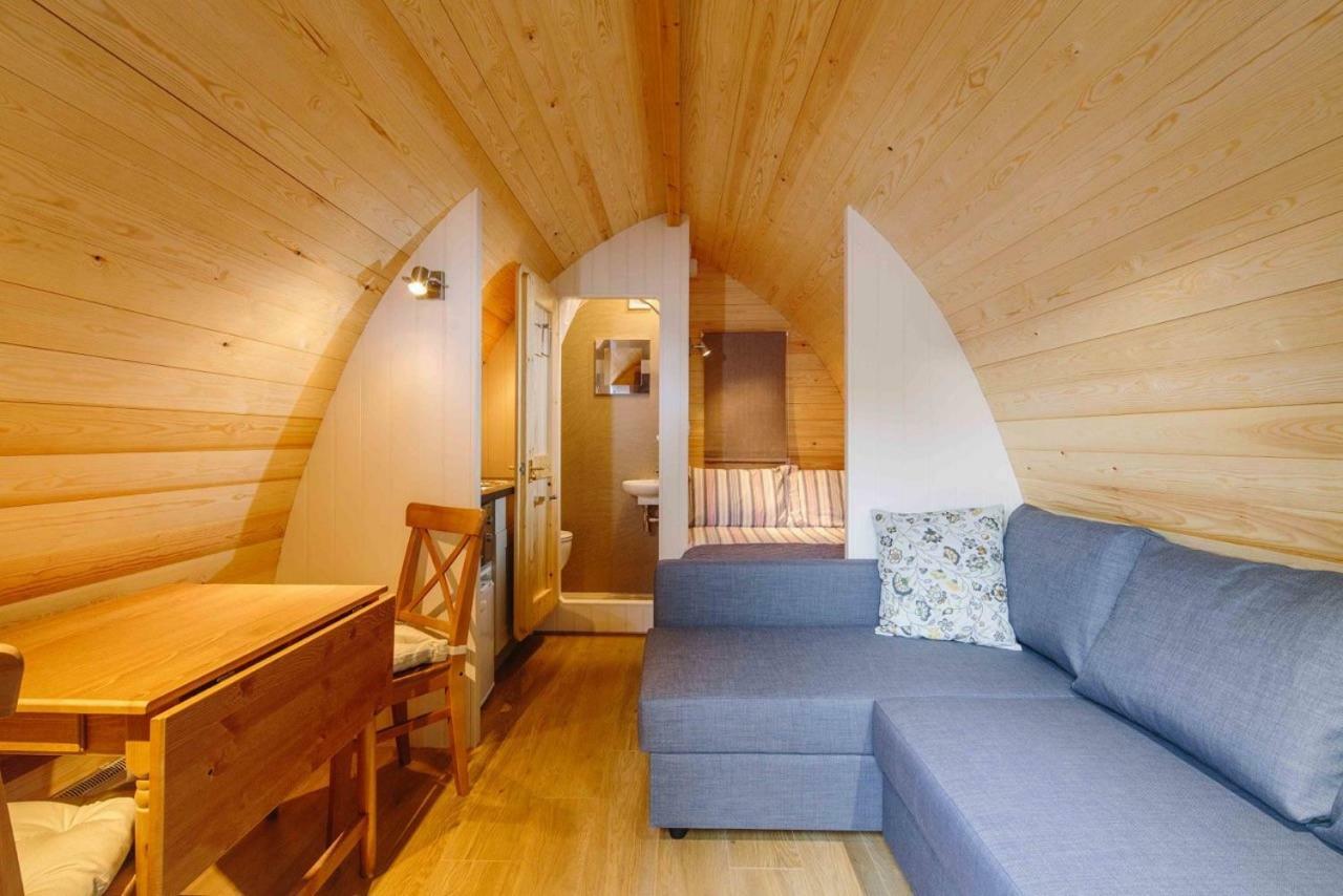 Campion Glamping Pod Hotel Челтнъм Екстериор снимка