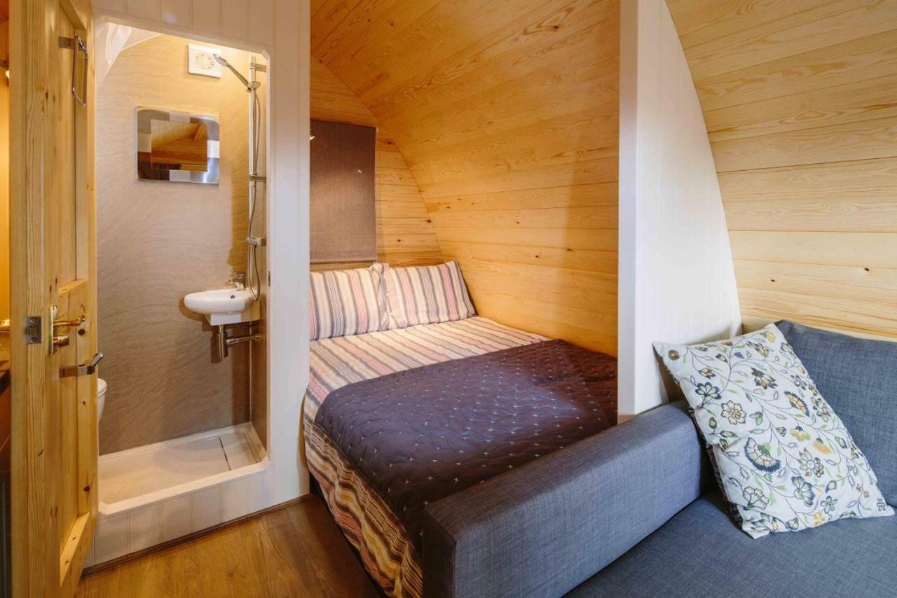 Campion Glamping Pod Hotel Челтнъм Екстериор снимка