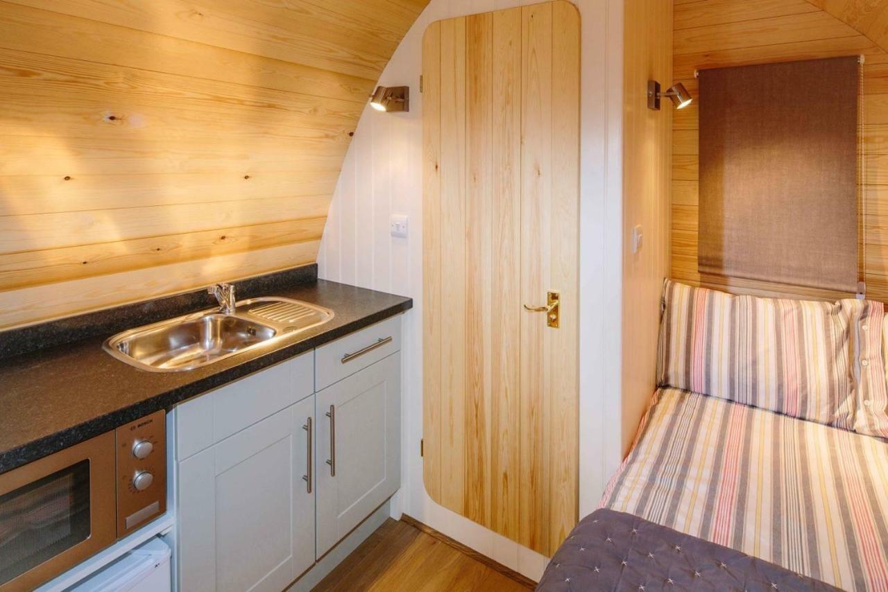 Campion Glamping Pod Hotel Челтнъм Екстериор снимка