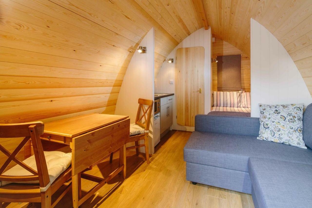 Campion Glamping Pod Hotel Челтнъм Екстериор снимка