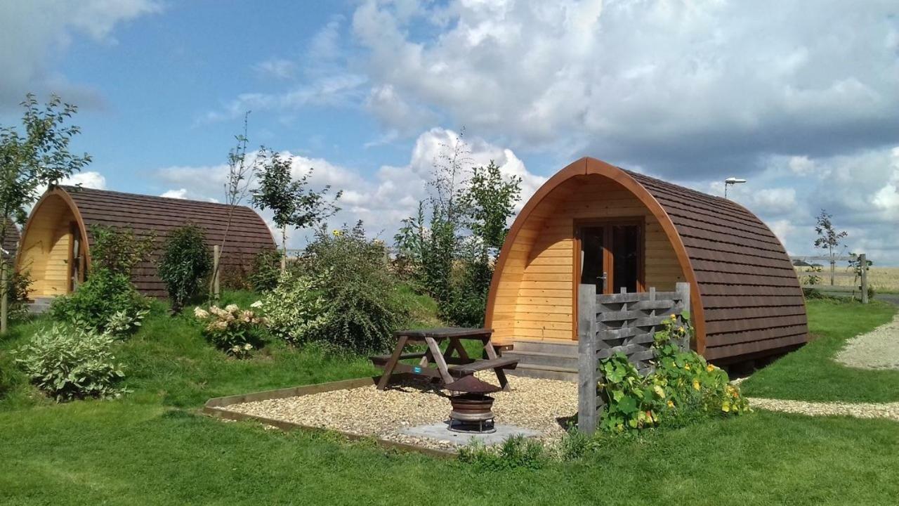 Campion Glamping Pod Hotel Челтнъм Екстериор снимка